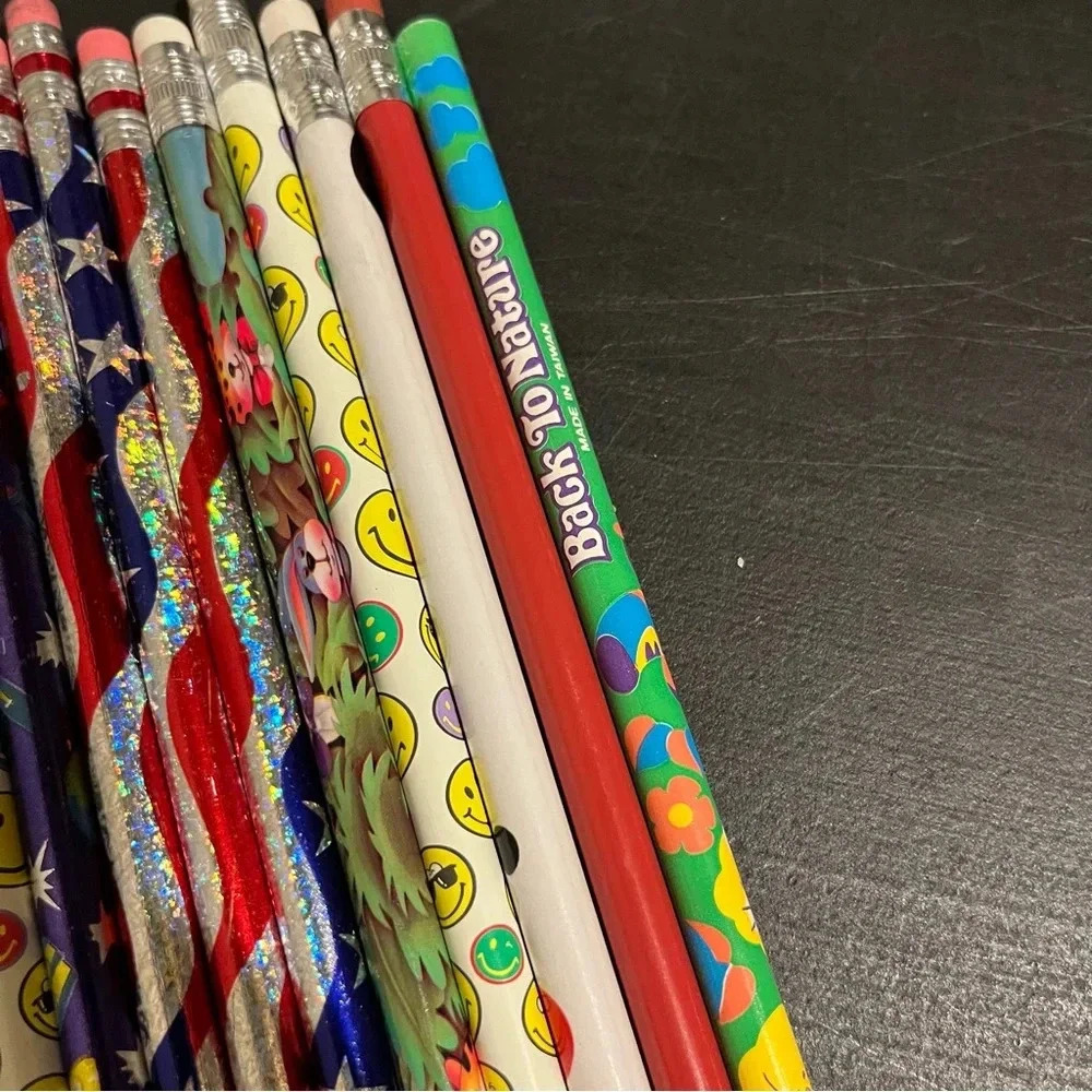 Vintage Printed Pencils Lot Of 24 Wooden Pencil Lisa Frank Animals Flag Smiley - Picture 8 of 10